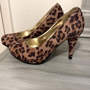 Attention Jayden ll leopard print size 7 heels
